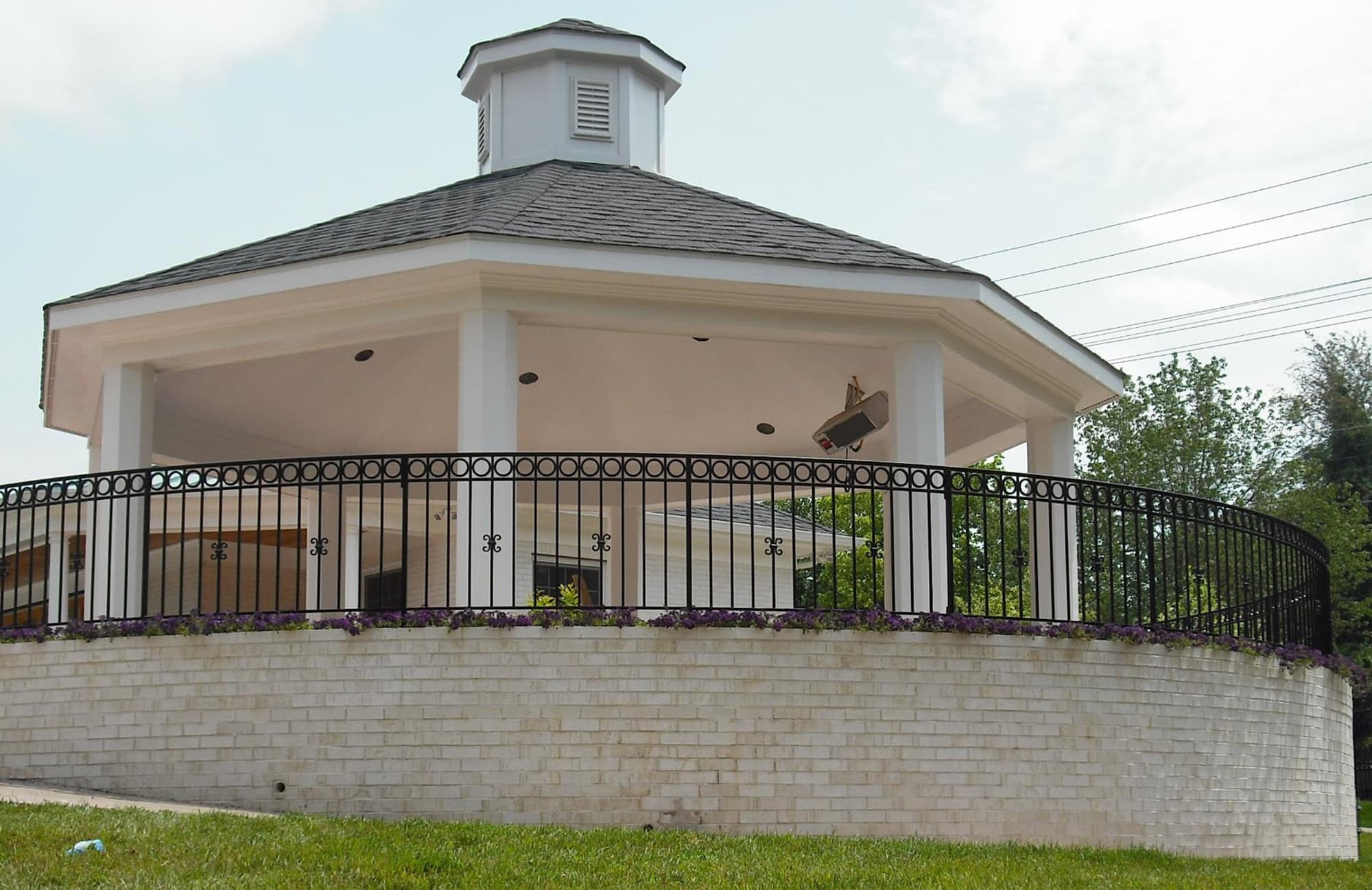 Curved powder coated steel railing with double channel at the top and rings